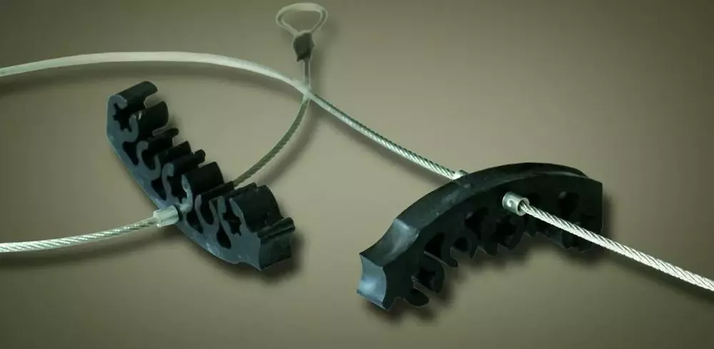 Linka stalowa o długości 20m z uchwytami dla przewodu grzejnego 1